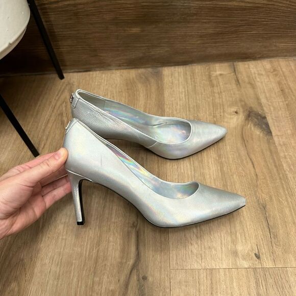 Karl Lagerfeld Paris Womens Glora Silver Leather Pointed Toe Sip On Pumps Sz 8 - Picture 1 of 4